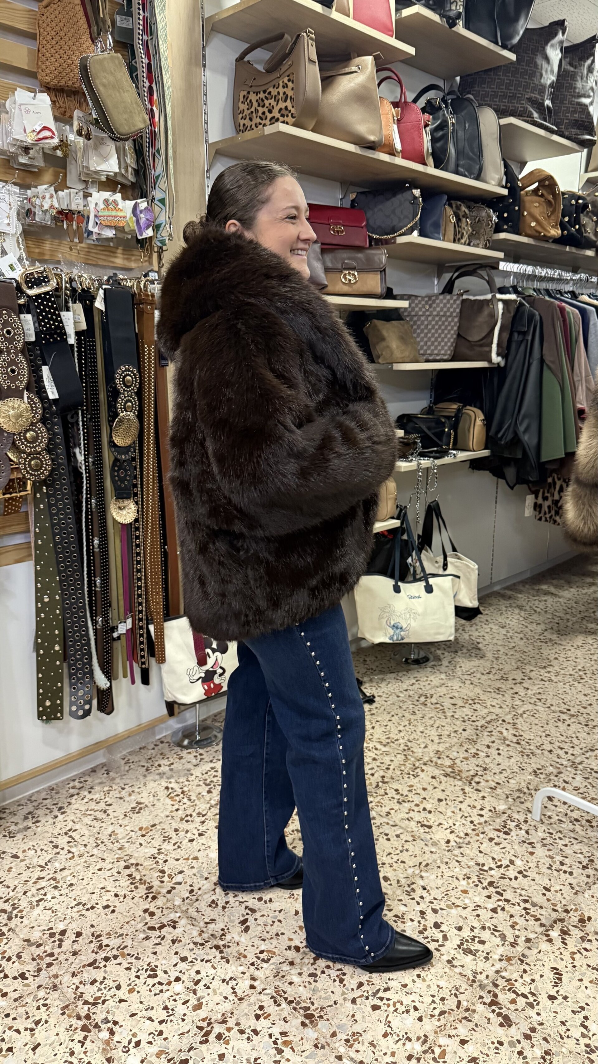 Pelo Marrón con Capucha - 2